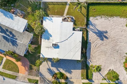 Casa en venta en Madeira Beach, Florida, 2 dormitorios, 138.98 m2 № 1855535 - foto 5