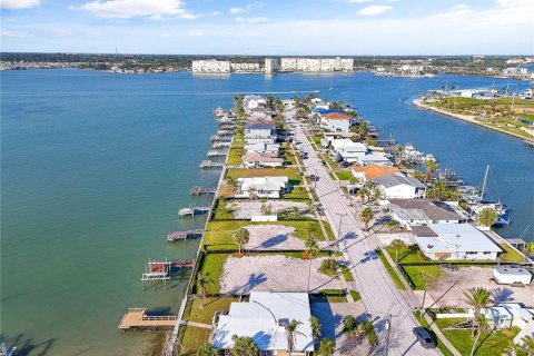 Casa en venta en Madeira Beach, Florida, 2 dormitorios, 138.98 m2 № 1855535 - foto 9