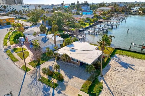 Casa en venta en Madeira Beach, Florida, 2 dormitorios, 138.98 m2 № 1855535 - foto 4
