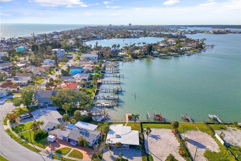 Casa en venta en Madeira Beach, Florida, 2 dormitorios, 138.98 m2 № 1855535 - foto 11