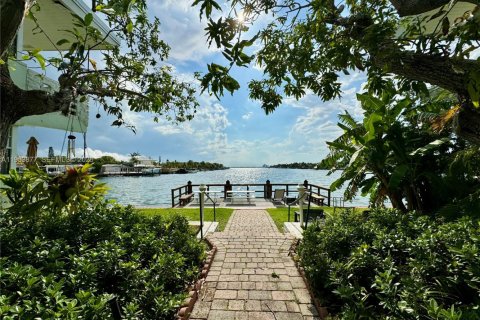 Estudio en el Condominio en Miami Beach, Florida  № 2010290