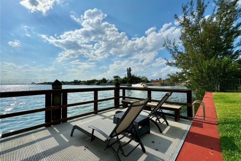 Condominio en alquiler en Miami Beach, Florida, 39.95 m2 № 2010290 - foto 17