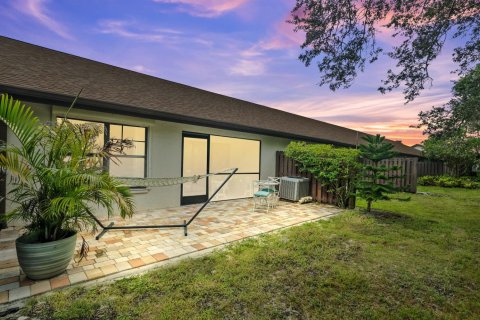 Apartamento en alquiler en Palm City, Florida, 2 dormitorios, 108.7 m2 № 2271216 - foto 17