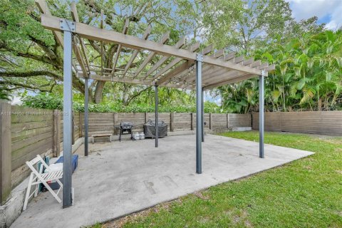 Casa en venta en Miami Springs, Florida, 3 dormitorios, 122.17 m2 № 1967394 - foto 17