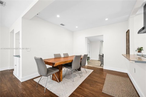 Casa en venta en Miami Springs, Florida, 3 dormitorios, 122.17 m2 № 1967394 - foto 23