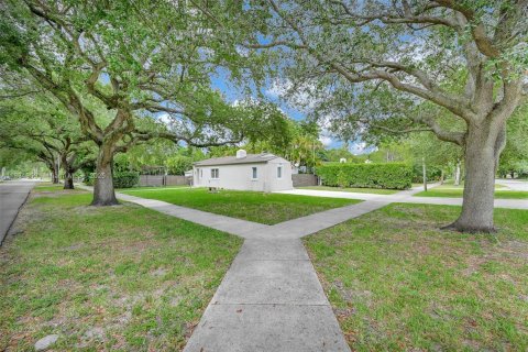 Casa en venta en Miami Springs, Florida, 3 dormitorios, 122.17 m2 № 1967394 - foto 8
