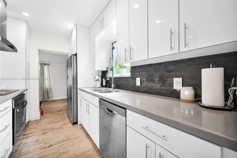 Casa en venta en Miami Springs, Florida, 3 dormitorios, 122.17 m2 № 1967394 - foto 30