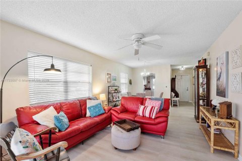 Condo in Pompano Beach, Florida, 2 bedrooms  № 1482747 - photo 3
