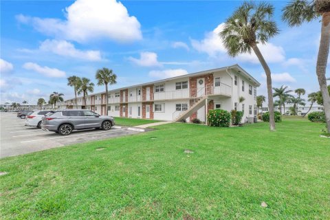 Condo in Pompano Beach, Florida, 2 bedrooms  № 1482747 - photo 24
