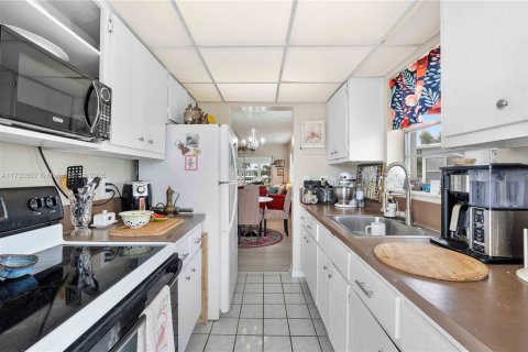 Condo in Pompano Beach, Florida, 2 bedrooms  № 1482747 - photo 6