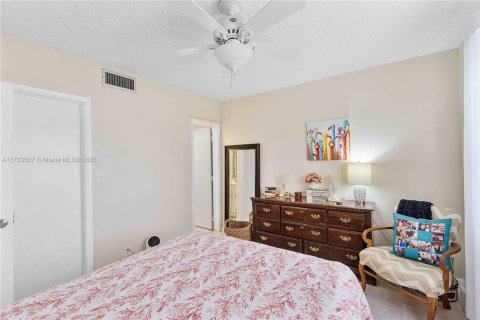 Condo in Pompano Beach, Florida, 2 bedrooms  № 1482747 - photo 13