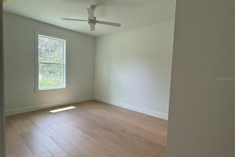 House in Apopka, Florida 4 bedrooms, 233.37 sq.m. № 2393874 - photo 17
