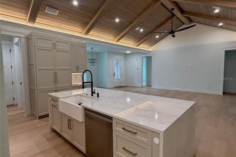 House in Apopka, Florida 4 bedrooms, 233.37 sq.m. № 2393874 - photo 3