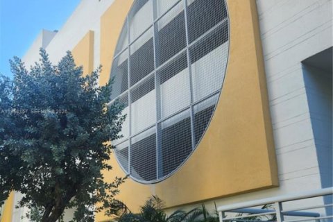Condominio en Miami, Florida, 1 dormitorio  № 2006024