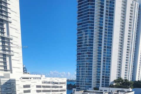 Condominio en venta en Miami, Florida, 1 dormitorio, 71.81 m2 № 2006024 - foto 6