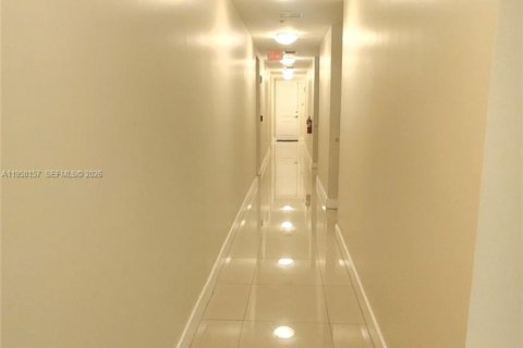 Condominio en venta en Miami, Florida, 1 dormitorio, 71.81 m2 № 2006024 - foto 9