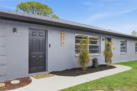 House in Venice, Florida 3 bedrooms, 148.27 sq.m. № 2103185 - photo 2