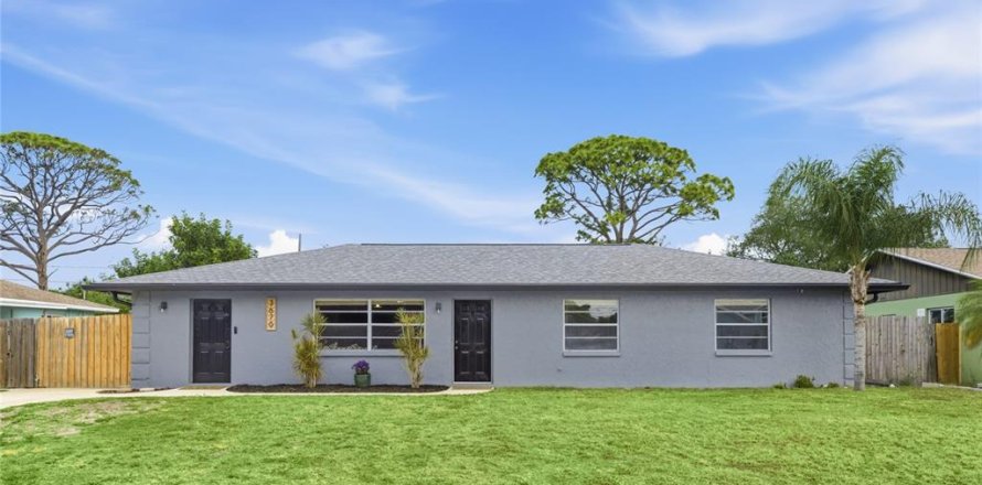 House in Venice, Florida 3 bedrooms, 148.27 sq.m. № 2103185