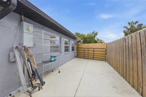 House in Venice, Florida 3 bedrooms, 148.27 sq.m. № 2103185 - photo 26