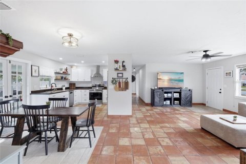 House in Venice, Florida 3 bedrooms, 148.27 sq.m. № 2103185 - photo 6