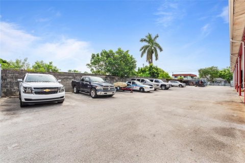 Купить коммерческую недвижимость в Хомстед, Флорида № 2021444 - фото 17