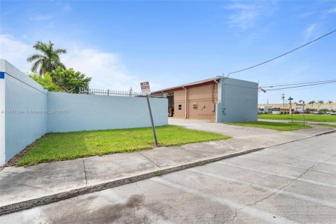 Купить коммерческую недвижимость в Хомстед, Флорида № 2021444 - фото 14