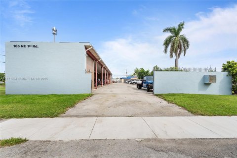 Commercial property in Homestead, Florida № 2021444