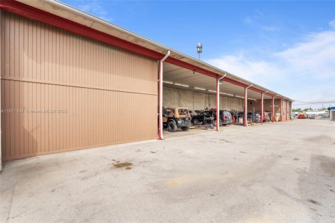 Купить коммерческую недвижимость в Хомстед, Флорида № 2021444 - фото 19