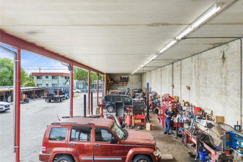 Купить коммерческую недвижимость в Хомстед, Флорида № 2021444 - фото 22