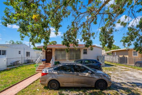 House in Hialeah, Florida 5 bedrooms, 143.26 sq.m. № 1739016 - photo 3