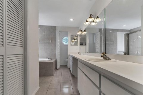 House in Orlando, Florida 4 bedrooms, 194.26 sq.m. № 2240006 - photo 15