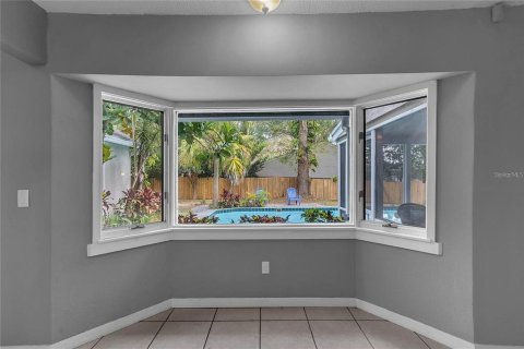 House in Orlando, Florida 4 bedrooms, 194.26 sq.m. № 2240006 - photo 8