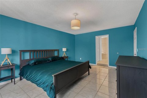 House in Orlando, Florida 4 bedrooms, 194.26 sq.m. № 2240006 - photo 13