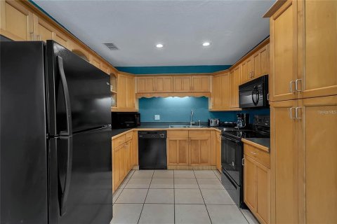 House in Orlando, Florida 4 bedrooms, 194.26 sq.m. № 2240006 - photo 9