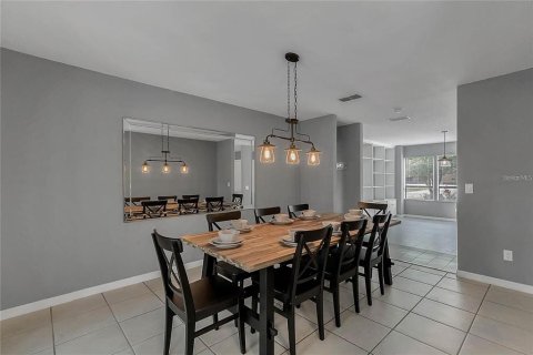 House in Orlando, Florida 4 bedrooms, 194.26 sq.m. № 2240006 - photo 11