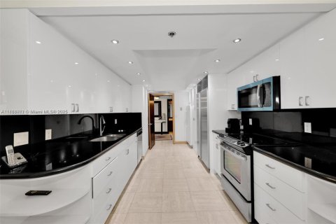 Copropriété à louer à Bal Harbour, Floride: 2 chambres, 187.48 m2 № 1954971 - photo 4