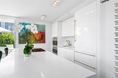 Condo in Miami Beach, Florida, 2 bedrooms  № 1739015 - photo 15
