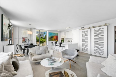 Condo in Miami Beach, Florida, 2 bedrooms  № 1739015 - photo 9