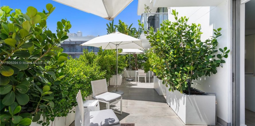 Condominio en Miami Beach, Florida, 2 dormitorios № 1739015