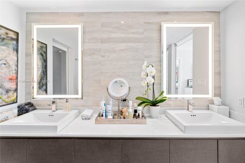 Condo in Miami Beach, Florida, 2 bedrooms  № 1739015 - photo 27