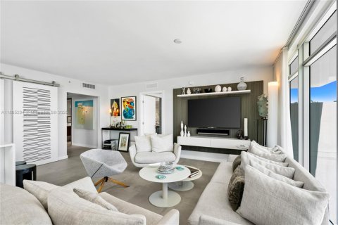 Condo in Miami Beach, Florida, 2 bedrooms  № 1739015 - photo 11