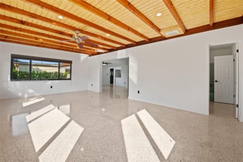 Casa en venta en Miami Springs, Florida, 3 dormitorios, 162.76 m2 № 1974601 - foto 11