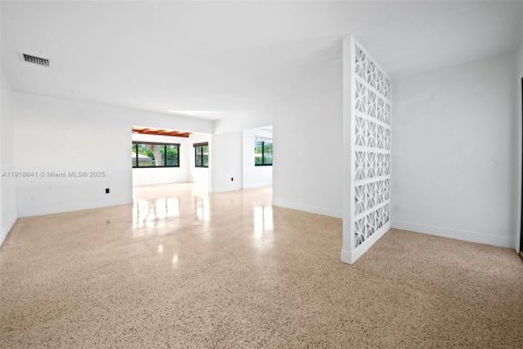 Casa en venta en Miami Springs, Florida, 3 dormitorios, 162.76 m2 № 1974601 - foto 6