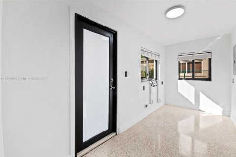 Casa en venta en Miami Springs, Florida, 3 dormitorios, 162.76 m2 № 1974601 - foto 21