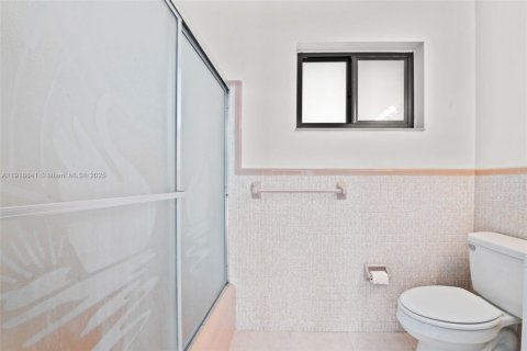 Casa en venta en Miami Springs, Florida, 3 dormitorios, 162.76 m2 № 1974601 - foto 19
