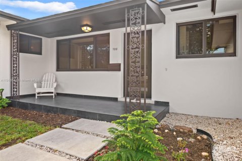 Casa en venta en Miami Springs, Florida, 3 dormitorios, 162.76 m2 № 1974601 - foto 3