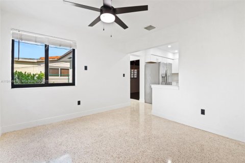 Casa en venta en Miami Springs, Florida, 3 dormitorios, 162.76 m2 № 1974601 - foto 20