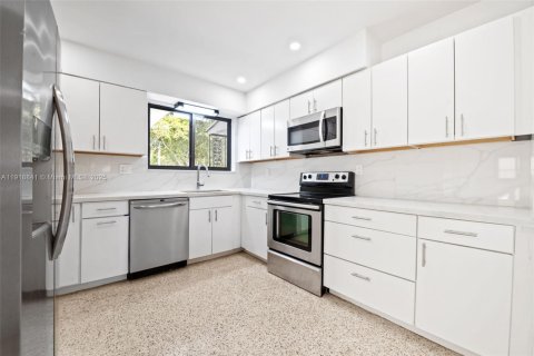 Casa en venta en Miami Springs, Florida, 3 dormitorios, 162.76 m2 № 1974601 - foto 8