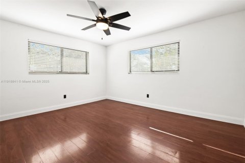 Casa en venta en Miami Springs, Florida, 3 dormitorios, 162.76 m2 № 1974601 - foto 13