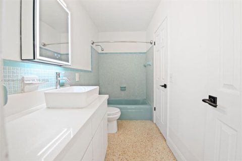 Casa en venta en Miami Springs, Florida, 3 dormitorios, 162.76 m2 № 1974601 - foto 15